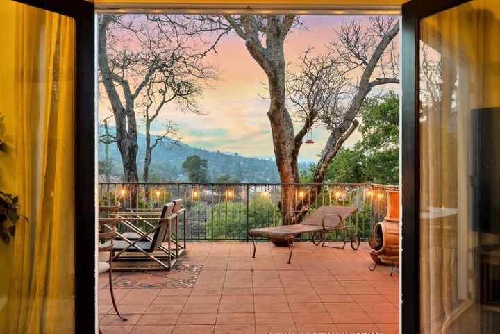 Property Photo:  8 Central Court  CA 95030 