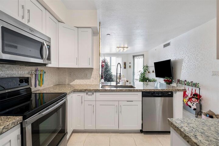 Property Photo:  1830 Radius Dr 1022  FL 33020 