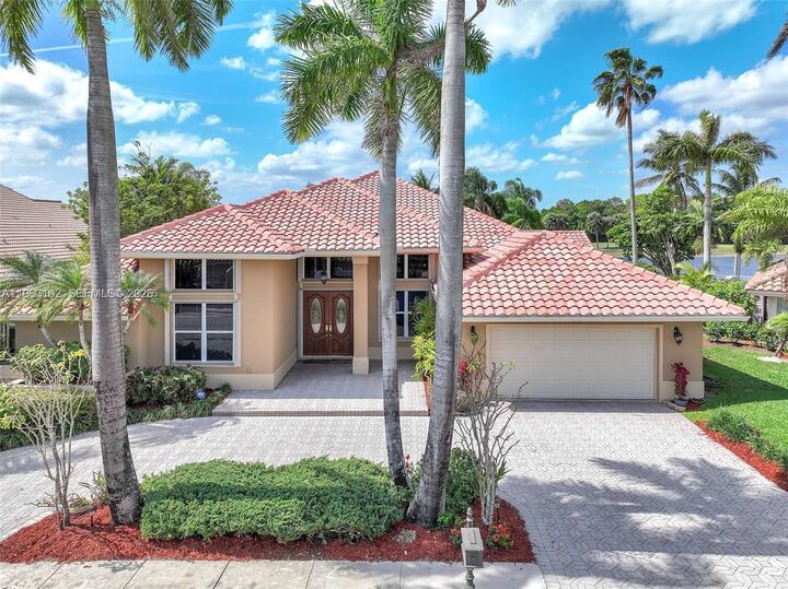 Property Photo:  620 W Laurel Ln W  FL 33027 