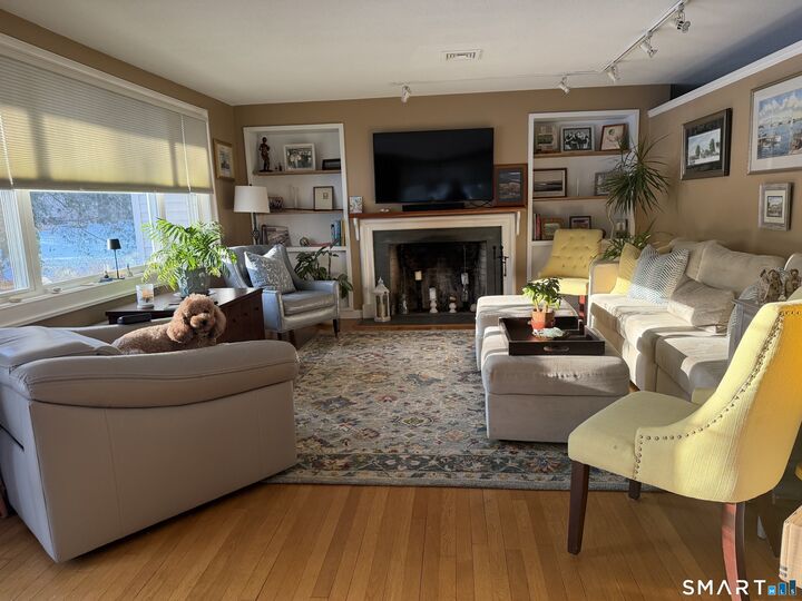 Property Photo:  130 Parkway South  CT 06320 