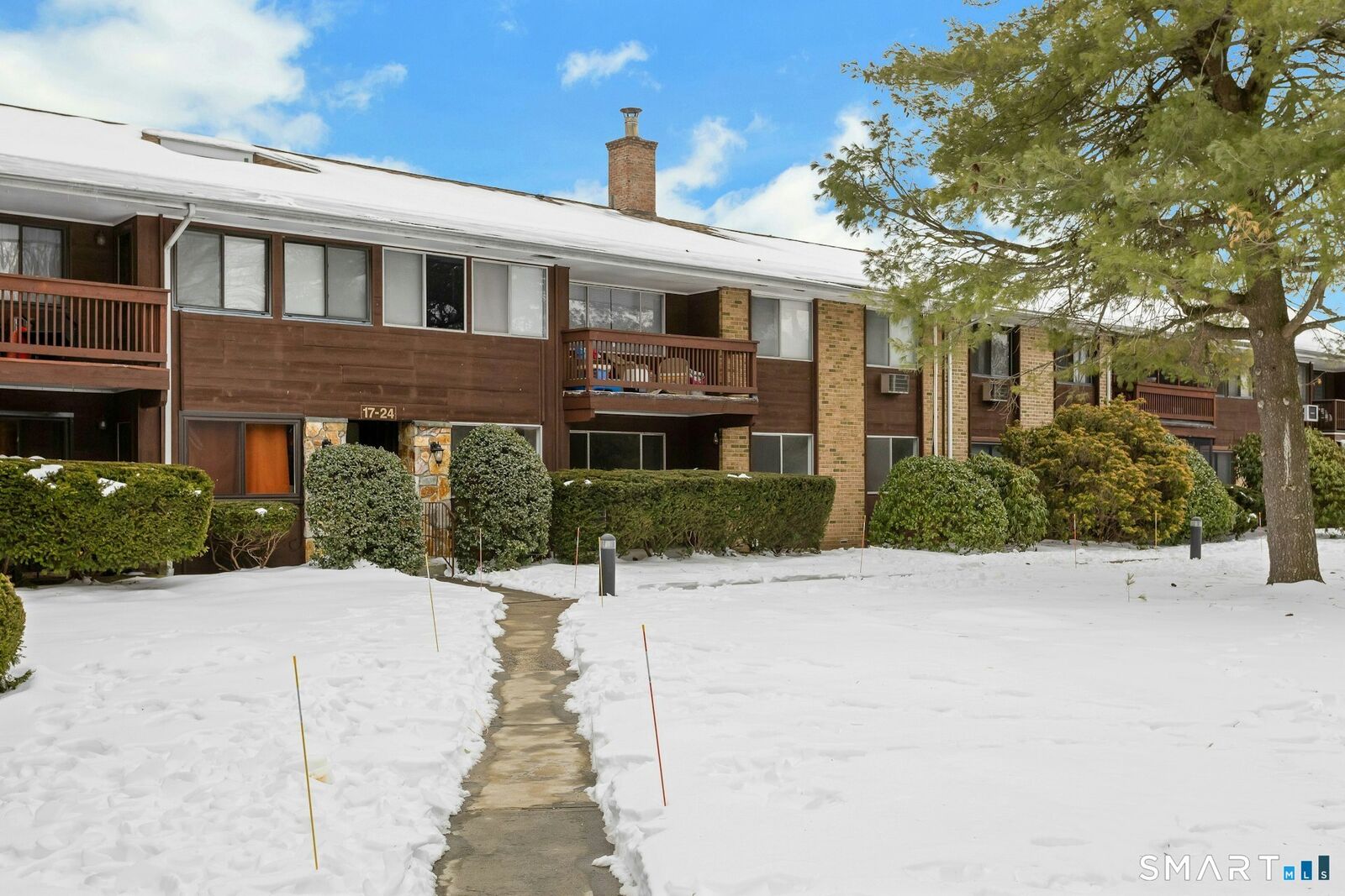 Property Photo:  154 Cold Spring Road Apt 18  CT 06905 