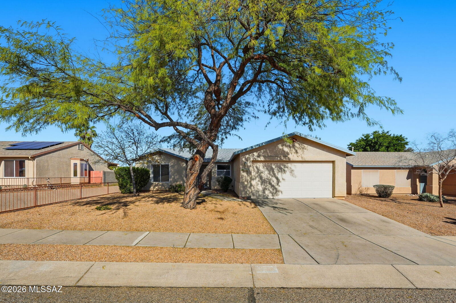 Property Photo:  8911 E Fairway Groves Drive  AZ 85730 