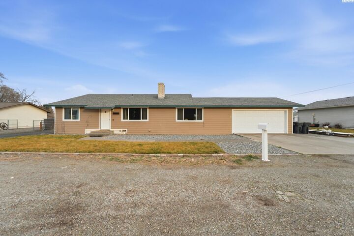 Property Photo:  1305 Road 68  WA 99301 