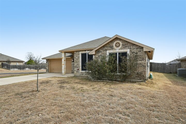 Property Photo: 218 Dober Street TX 76559