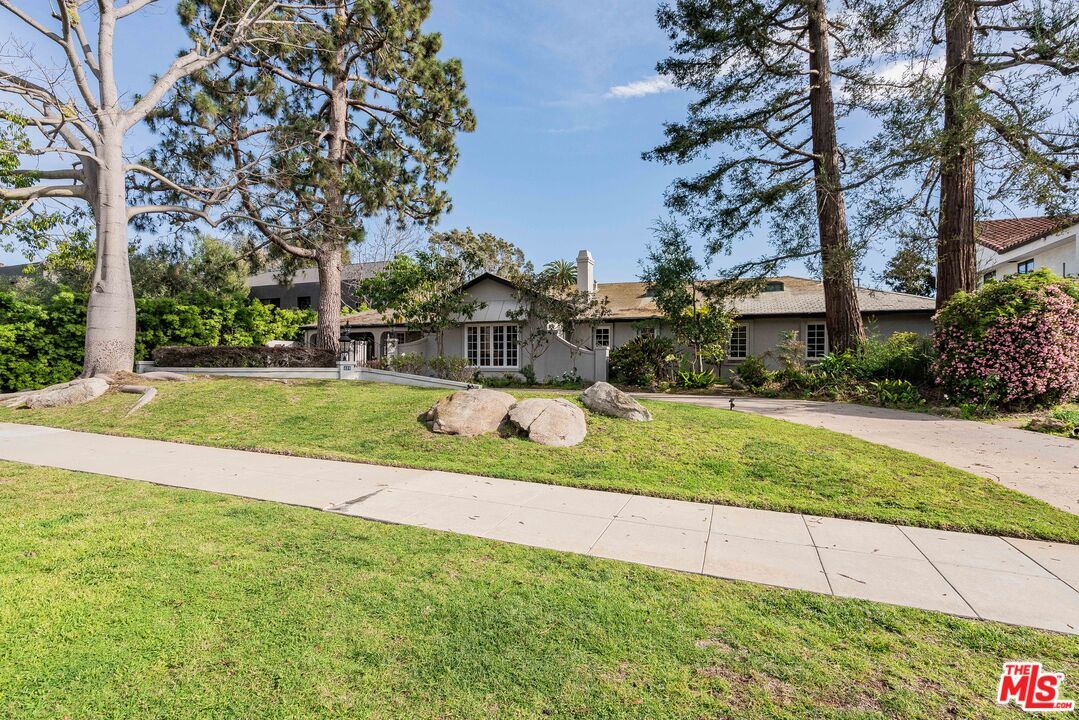 Property Photo: 426 Georgina Ave CA 90402