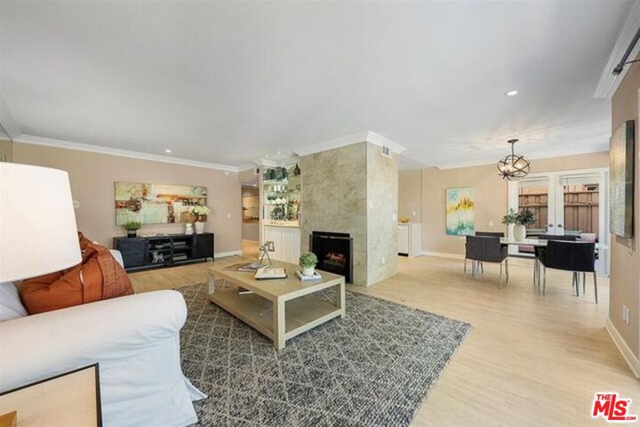 Property Photo: 2345 Roscomare Rd CA 90077