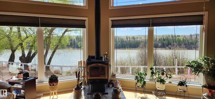 Property Photo: 15241 Hwy 652 AB T0B 2C0