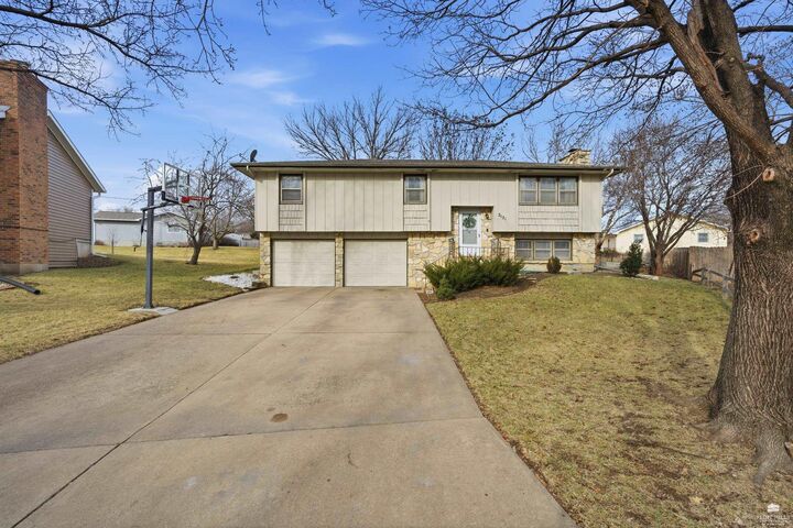 Property Photo:  2121 Fox Meadows  KS 66503 