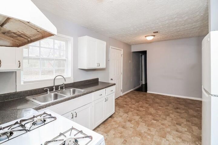 Property Photo: 491 Bolton Road NW GA 30331