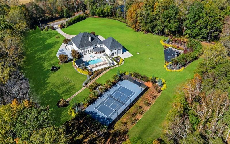 Property Photo: 7160 Bennett Road GA 30041