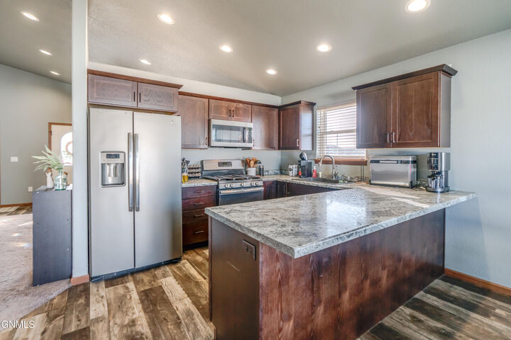 Property Photo:  6830 Dolan Drive  ND 58504 