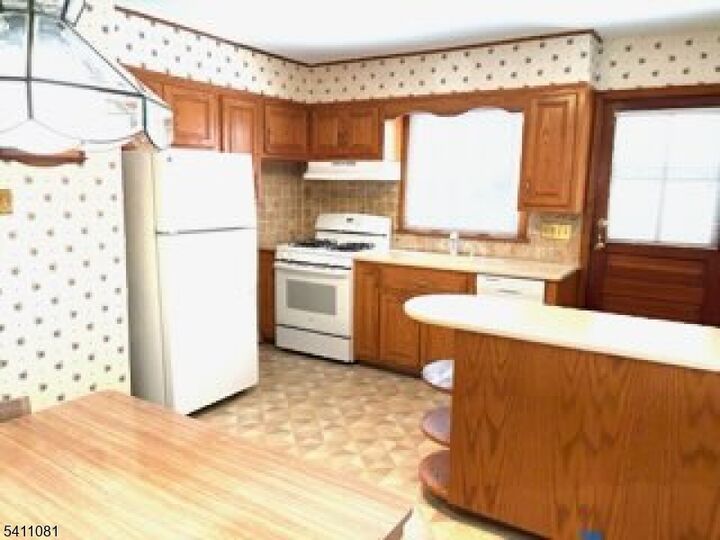 Property Photo:  734 Louise Ct  NJ 07071 