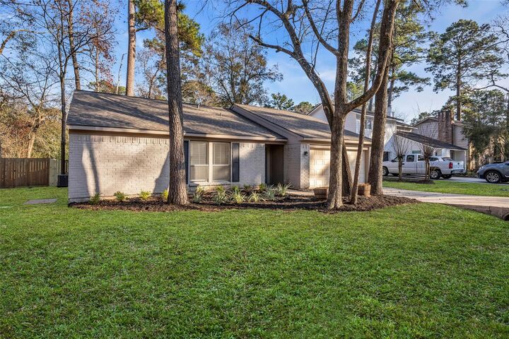 Property Photo:  8 Still Glen Court  TX 77381 