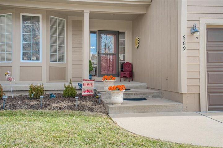 Property Photo:  669 N Pine Circle  KS 66030 