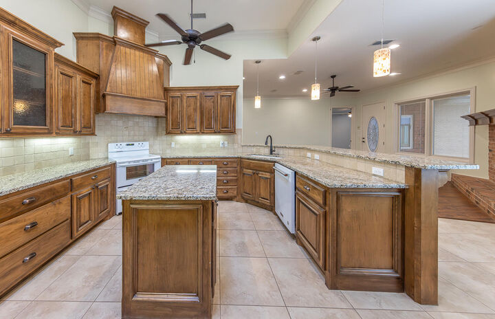 Property Photo:  8 Wilshire Boulevard  TX 79416 