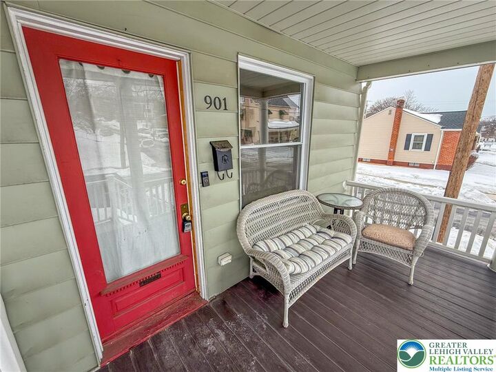 Property Photo:  901 Reynolds Street  PA 18042 