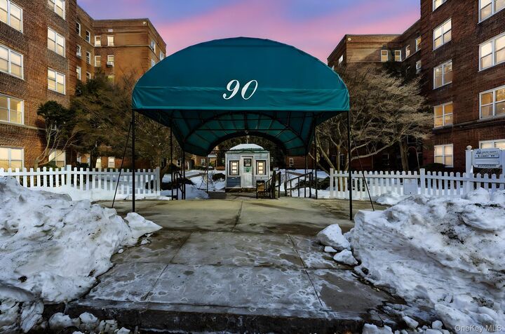 Property Photo:  90 Bryant Avenue 6C-A (Abbey)  NY 10605 