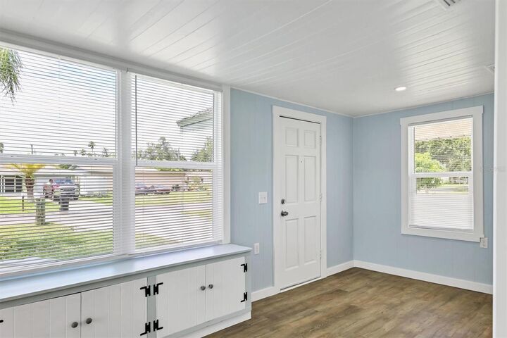 Property Photo:  905 Myrtle Avenue  FL 34285 