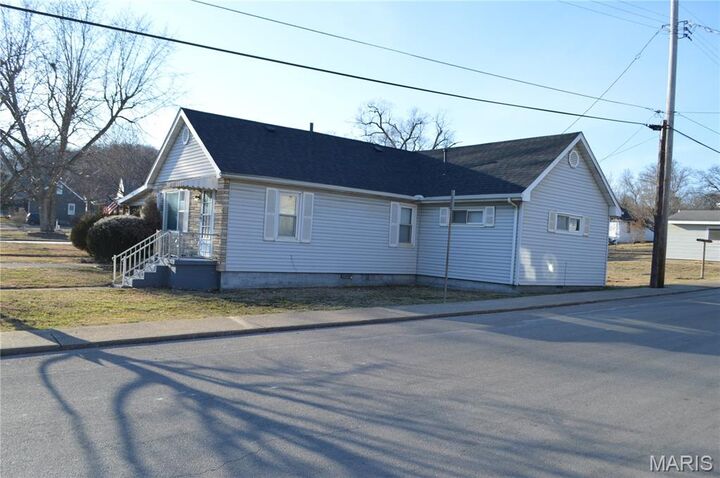 Property Photo: 115 N 9th MO 63028