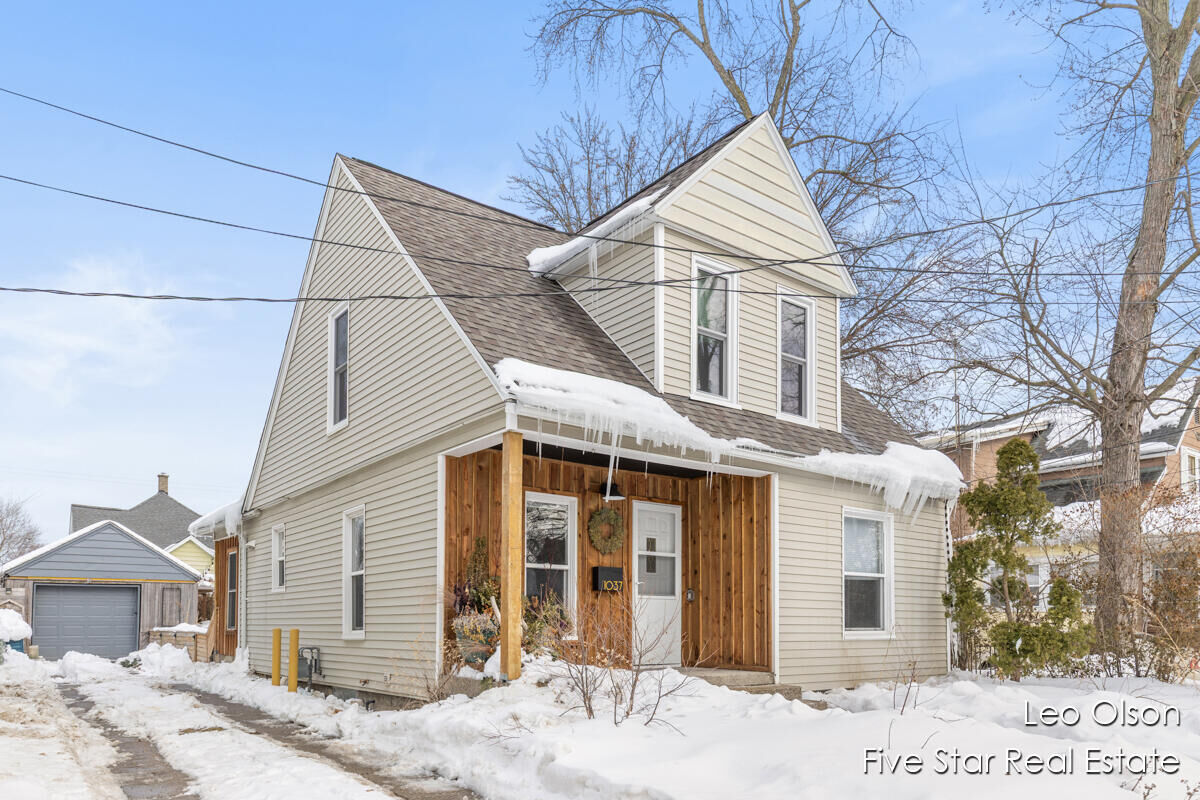 Property Photo:  1037 Lilac Court NE  MI 49503 