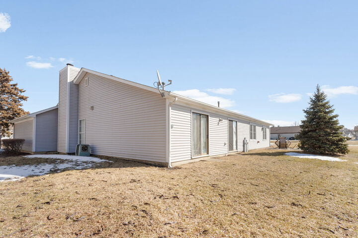 Property Photo: 217 Juniper Circle IL 60107