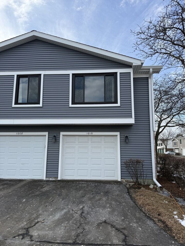 Property Photo:  1010 Hayes Court 1010  IL 60061 