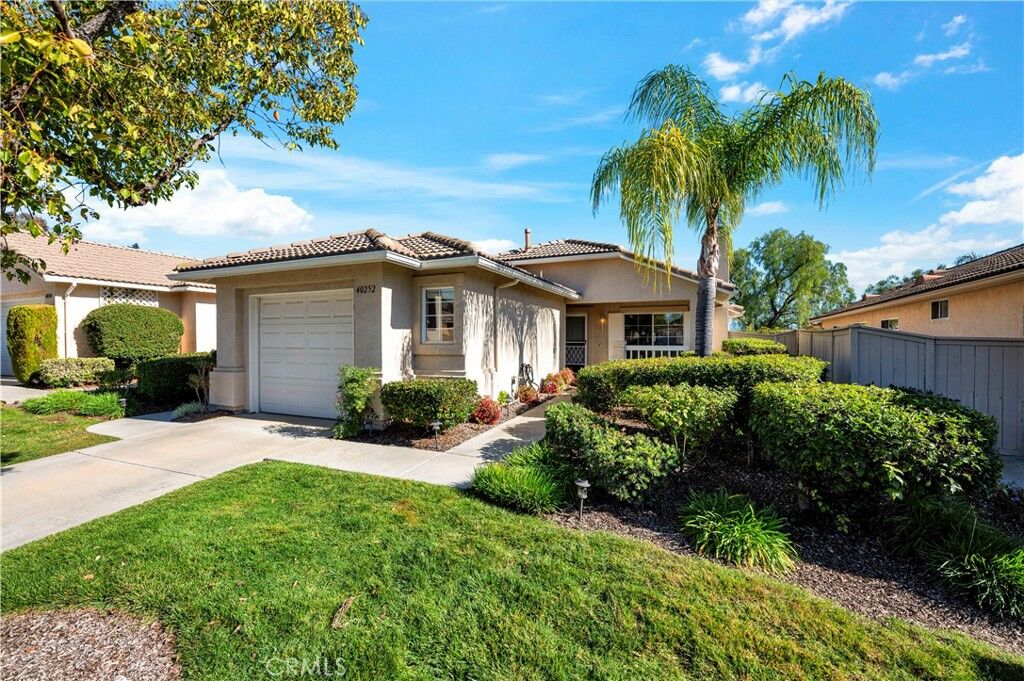 Property Photo: 40252 Via Aguadulce CA 92562