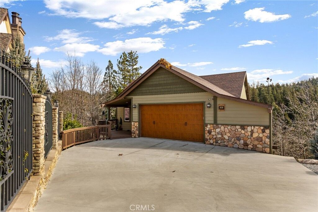 Property Photo:  806 Brentwood  CA 92352 