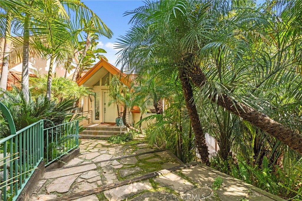 Property Photo:  2127 Kress Street  CA 90046 