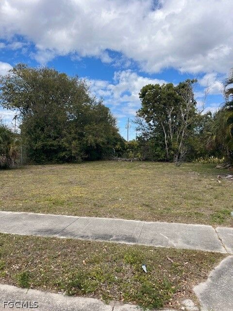 Property Photo:  2915 Price Avenue  FL 33916 