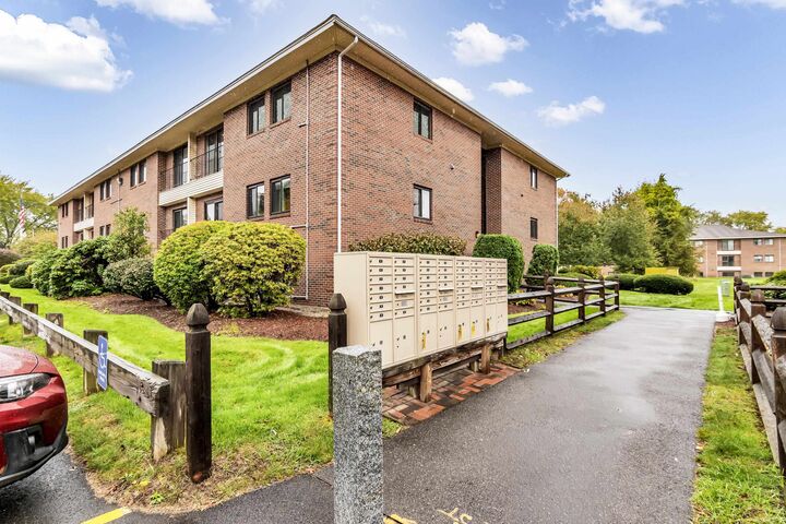 Property Photo: 213 Abbott Farm Lane NH 03051