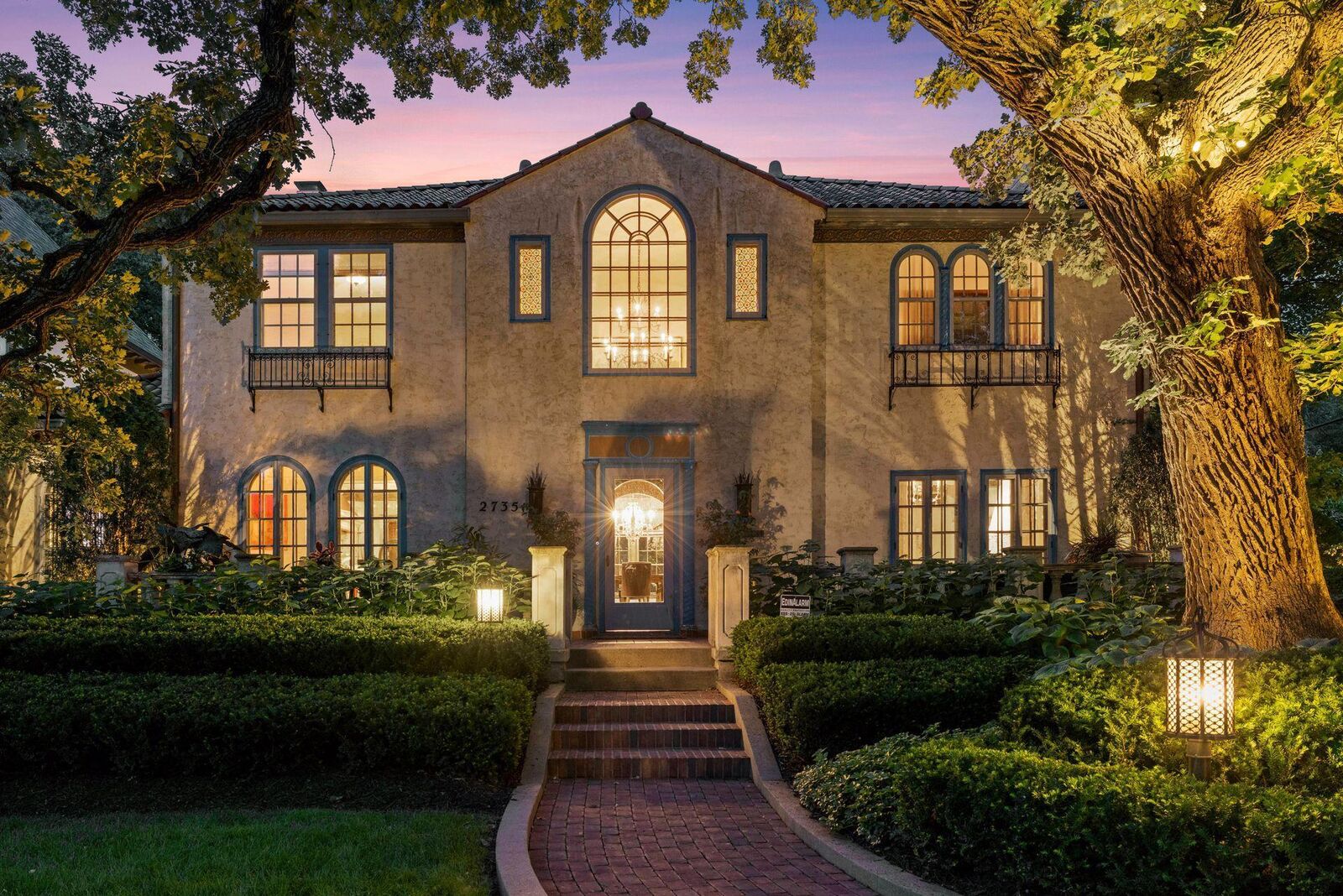 Property Photo:  2735 Dean Parkway  MN 55416 