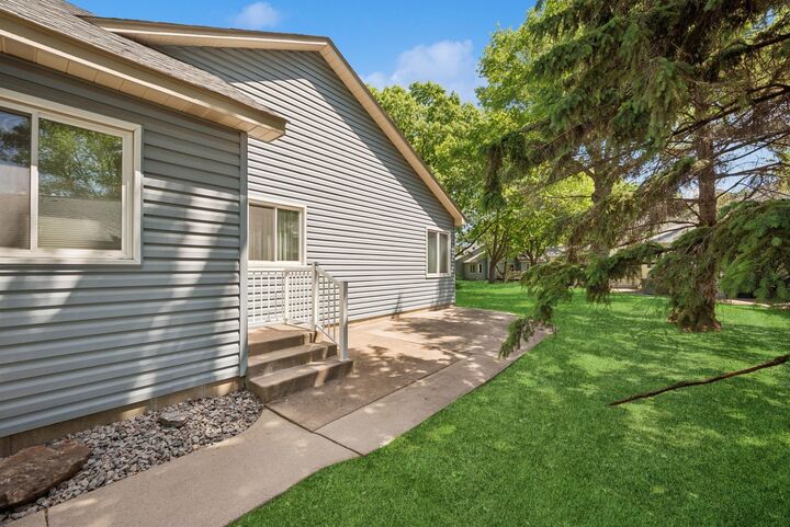 Property Photo:  2639 Lake Court Circle 81  MN 55112 