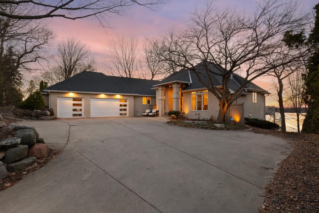 Property Photo:  21150 Excelsior Boulevard  MN 55331 