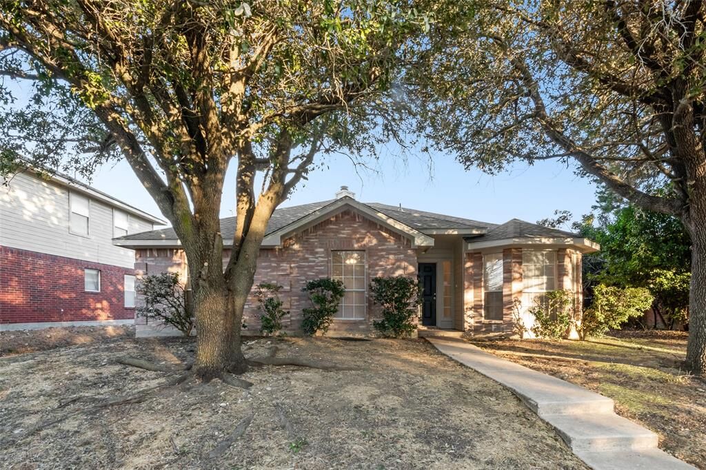 Property Photo: 1732 Straus Road TX 75104