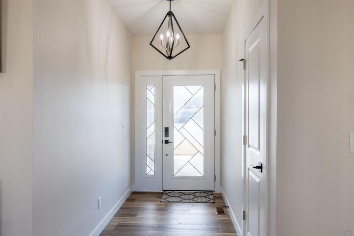 Property Photo: 1107 E 19th NE 68776