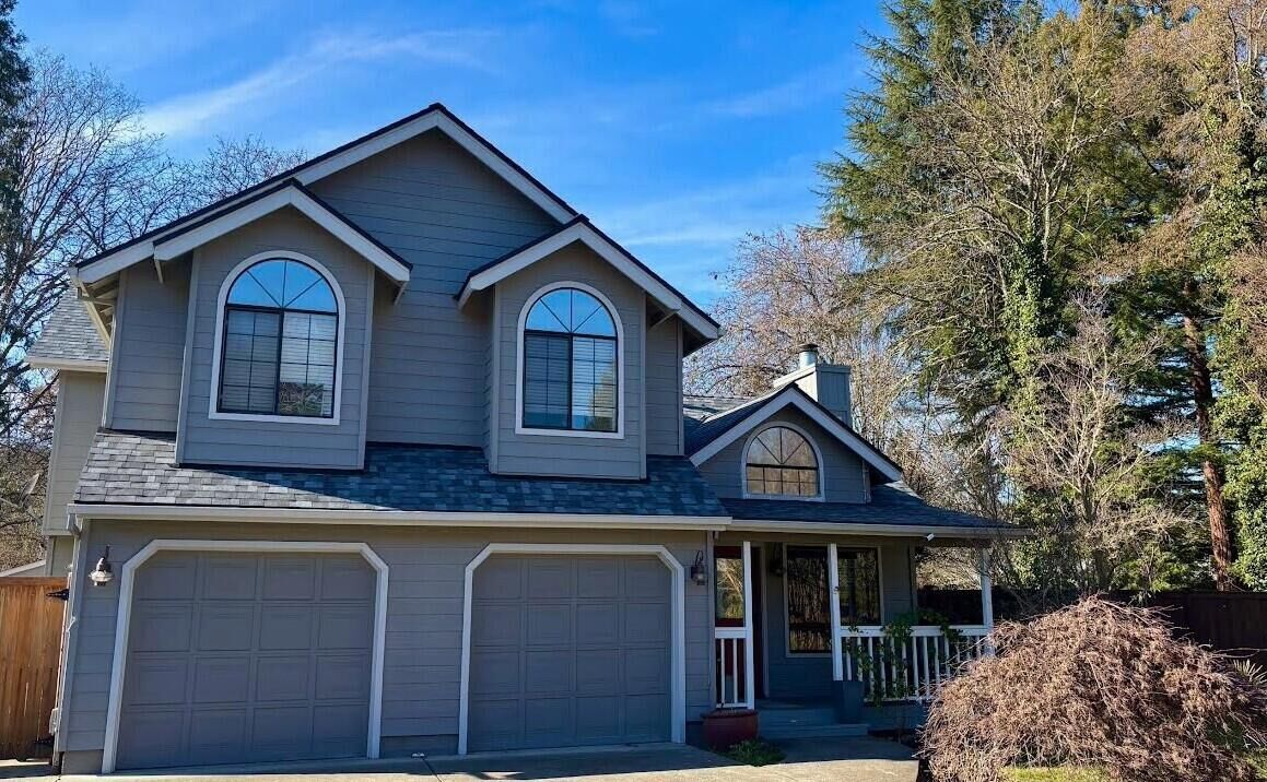 Property Photo:  1516 NW Thompson Way  OR 97526 