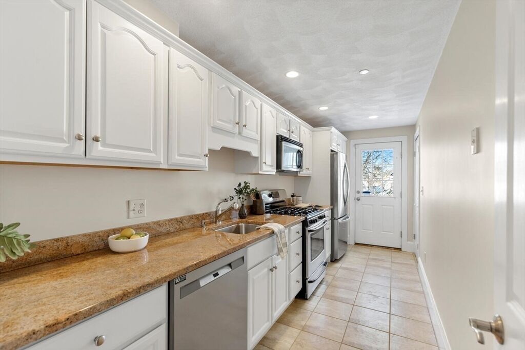 Property Photo:  8 Common St 3  MA 02180 