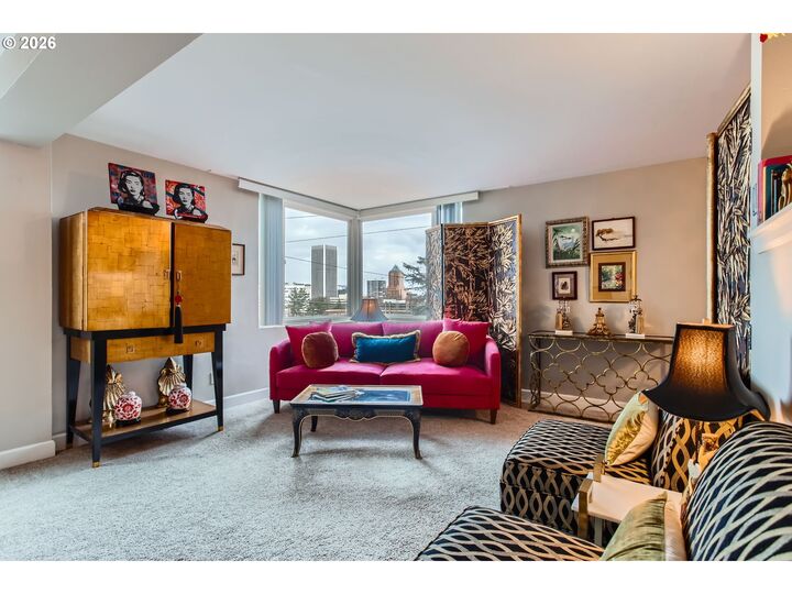 Property Photo:  1205 SW Cardinell Dr 202  OR 97201 