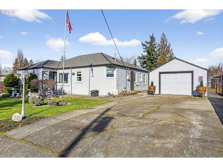 Property Photo: 215 May St OR 97362