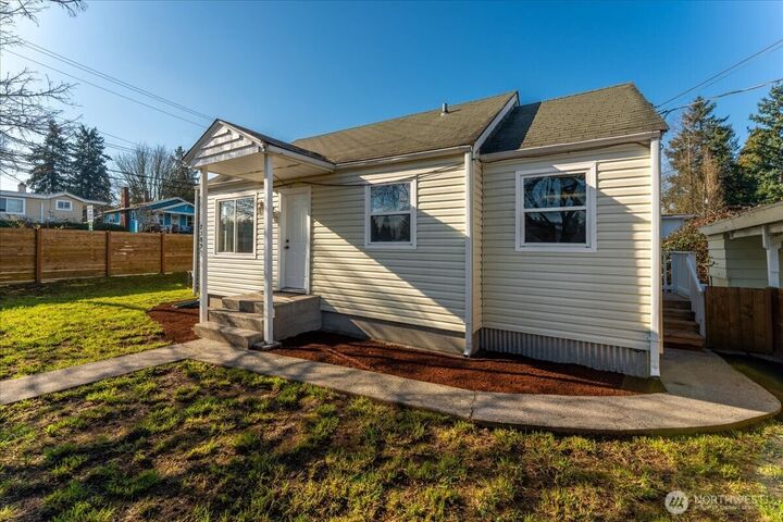 Property Photo: 7359 16th Avenue SW WA 98106