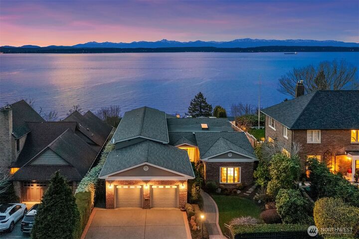 Property Photo:  2629  46th Avenue W  WA 98199 