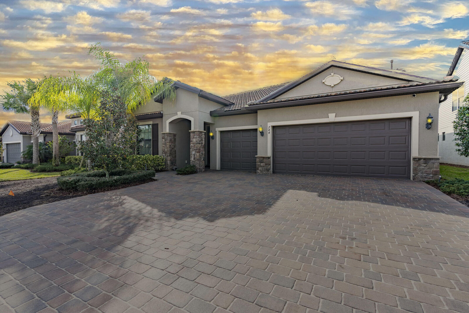 Property Photo: 744 SE Villandry Way FL 34983