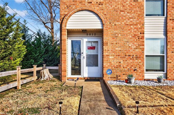 Property Photo: 5012 Dunderdale Ct VA 23462