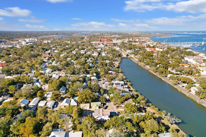 Property Photo:  134 Washington St  FL 32084 