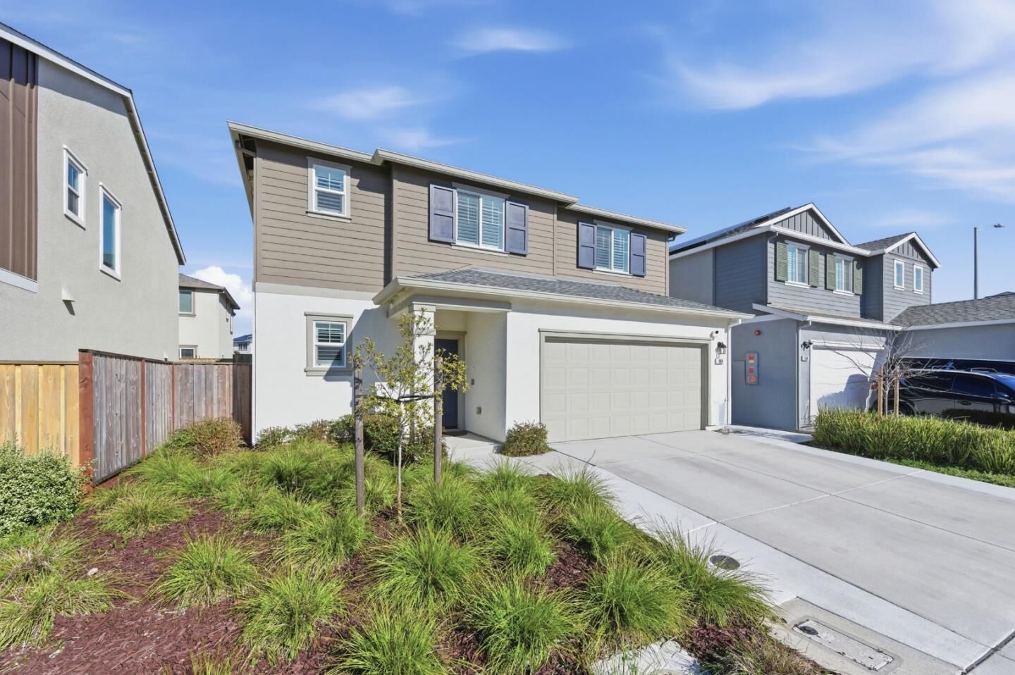 Property Photo:  208 Frontier Street  CA 94503 