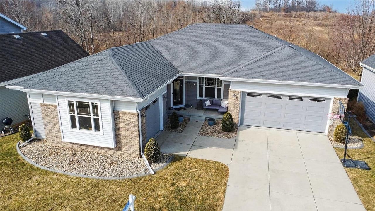 Property Photo: 6 Bellingrath Court WI 53558