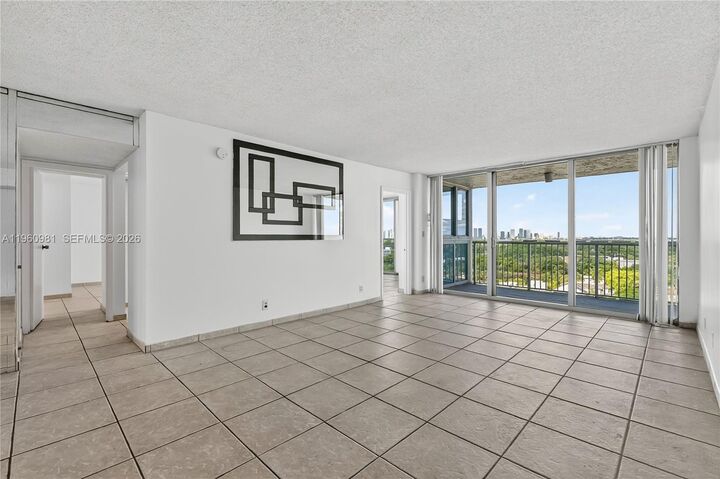 Property Photo: 2655 Collins Ave 1502 FL 33140