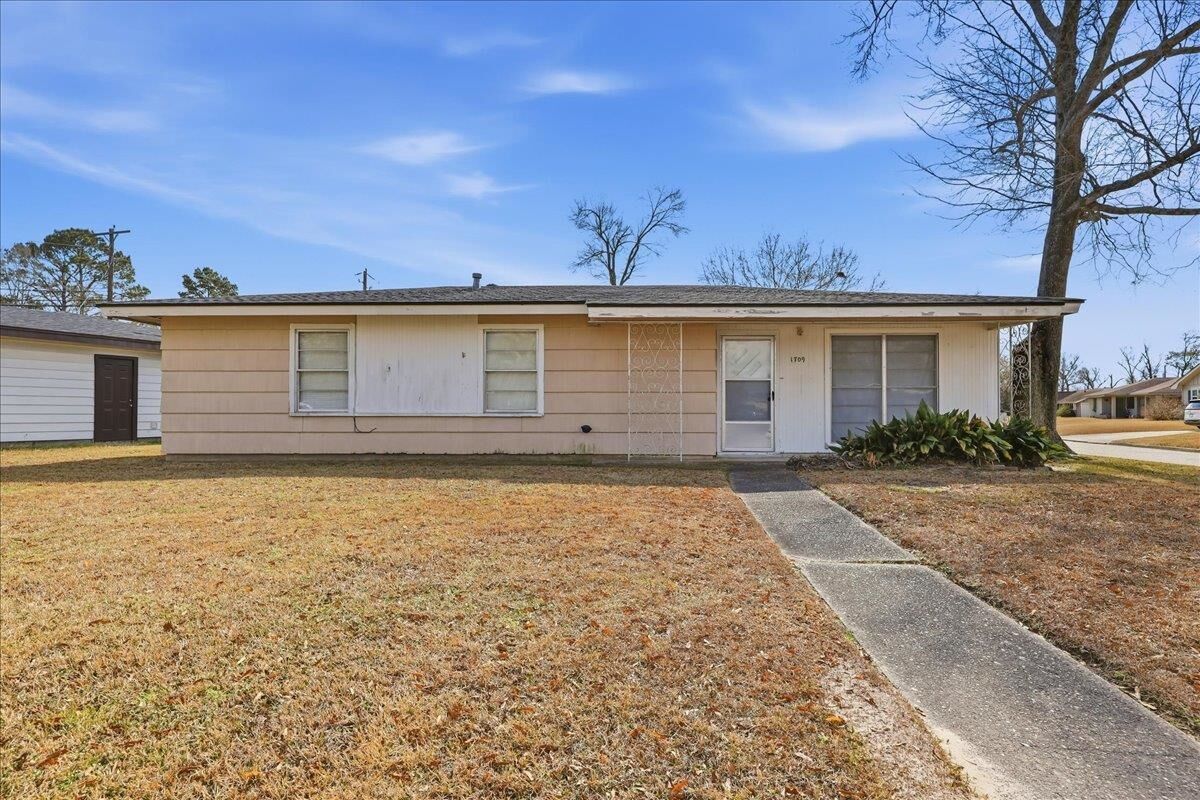 Property Photo: 1709 Robin TX 77632