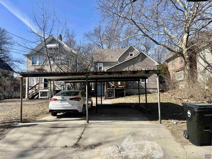 Property Photo: 1614 SW College Ave KS 66604